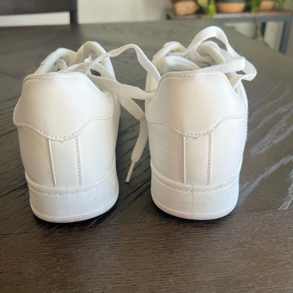 Trendy tennis shoes - Picture 7 of 13